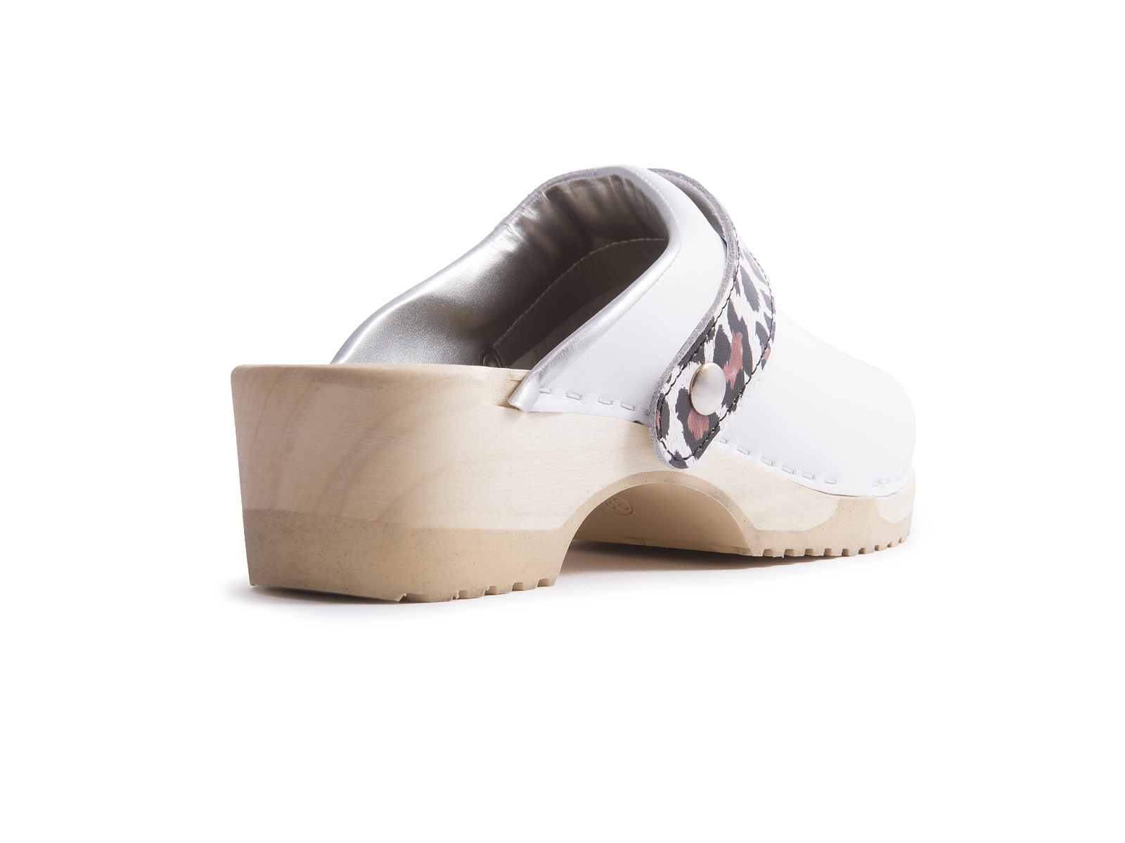 CLCKWHT-CSLPD-BRN-Tjoelup-d